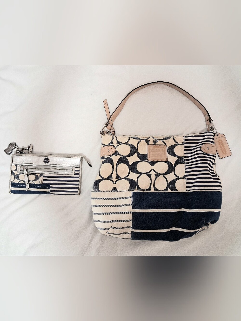 COACH DAISY HOBO BAG AND WRISTLET SET